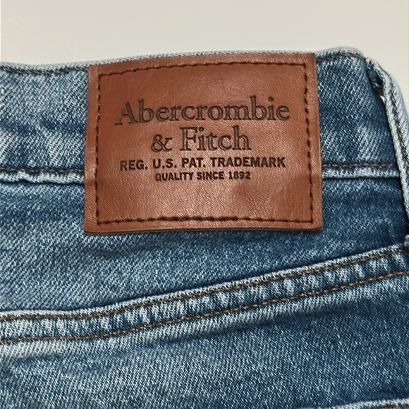Abercrombie &  Fitch relaxed fit stretch distressed denim shorts raw hem Size 32 - Picture 5 of 6
